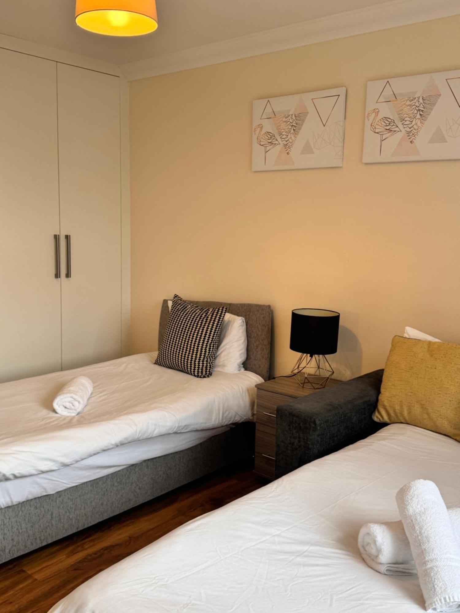 Comfort Heathrow Stay 5 Mins To The Terminal 斯坦维尔 外观 照片